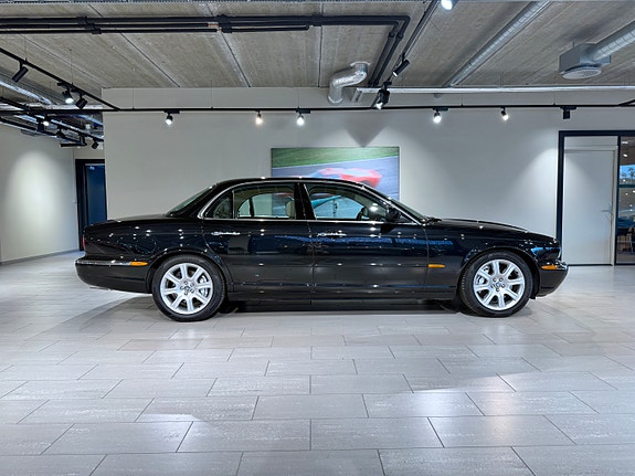 Jaguar XJ 3 of 28