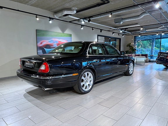 Jaguar XJ 4 of 28