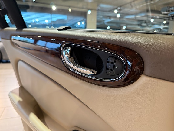 Jaguar XJ 23 of 28