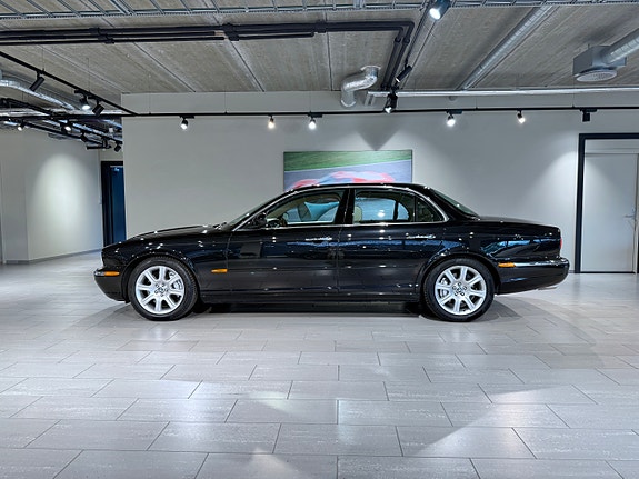 Jaguar XJ 7 of 28