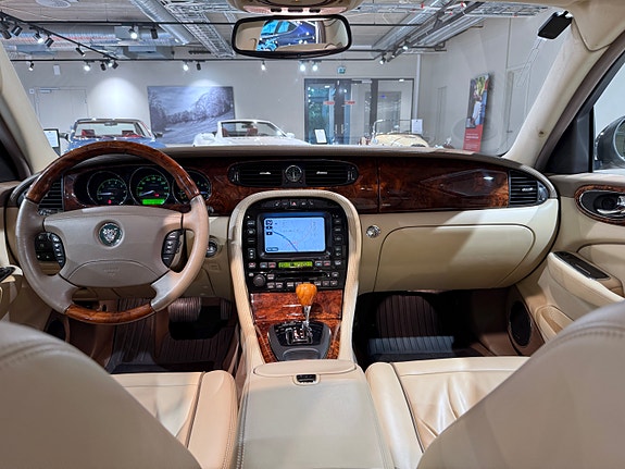 Jaguar XJ 20 of 28