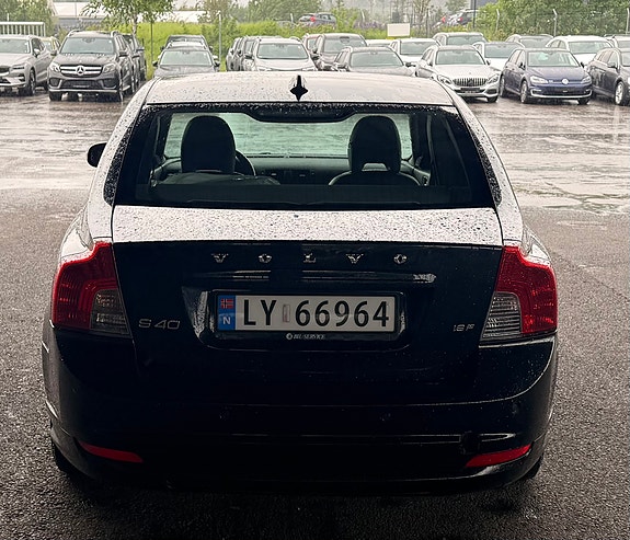 Volvo S40 7 of 30