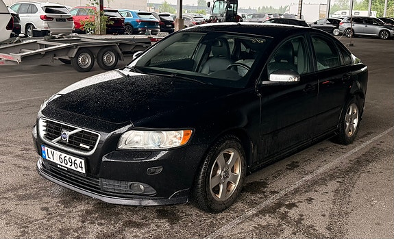Volvo S40 3 of 5