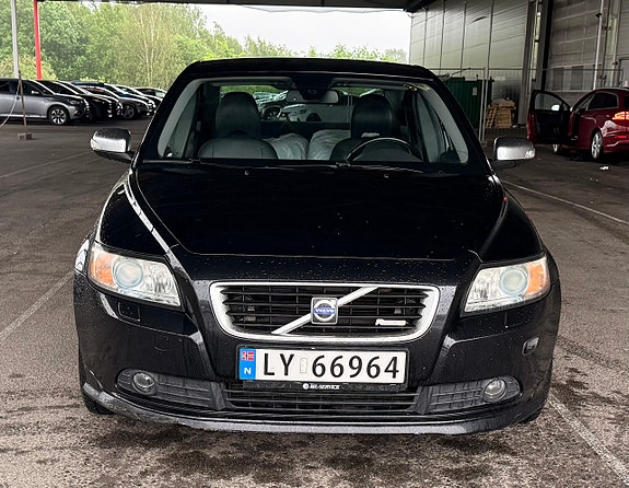 Volvo S40 2 of 5