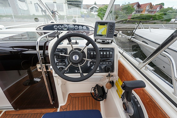 Flott Aquador 25 WAe med Mercruiser 320 hk QSD diesel. God historikk. Bør sees! 28 of 30