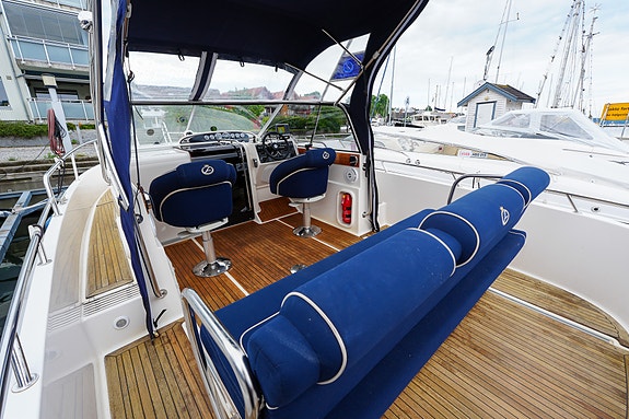 Flott Aquador 25 WAe med Mercruiser 320 hk QSD diesel. God historikk. Bør sees! 26 of 30