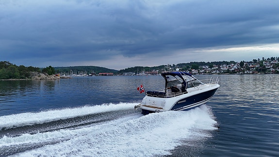 Flott Aquador 25 WAe med Mercruiser 320 hk QSD diesel. God historikk. Bør sees! 18 of 30