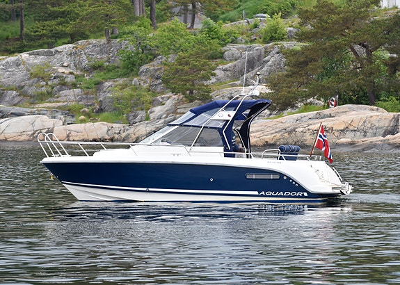 Flott Aquador 25 WAe med Mercruiser 320 hk QSD diesel. God historikk. Bør sees! 3 of 5
