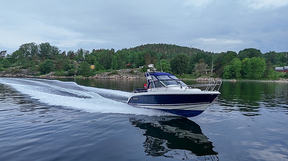 Flott Aquador 25 WAe med Mercruiser 320 hk QSD diesel. God historikk. Bør sees! 19 of 30