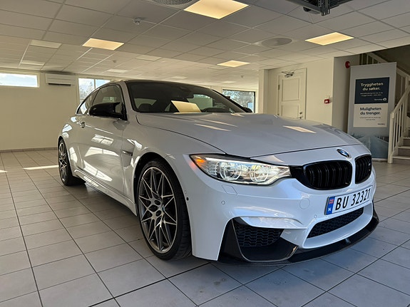 BMW M4 3 of 5