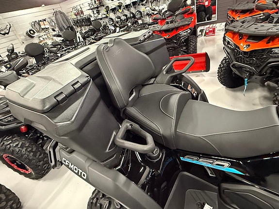 CFMOTO CFORCE 850 BLACK EDITION - 5års garanti. - 71HK - SERVO - VINSJ - LEDLYS - BAKBOKS - 26" DEKK - KAMPANJE PÅ UTVALGTE MODELLER UTSTILT I BUTIKK FÅ MED GRATIS TILHENGER 9 of 11