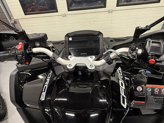 CFMOTO CFORCE 850 BLACK EDITION - 5års garanti. - 71HK - SERVO - VINSJ - LEDLYS - BAKBOKS - 26" DEKK - KAMPANJE PÅ UTVALGTE MODELLER UTSTILT I BUTIKK FÅ MED GRATIS TILHENGER 10 of 11