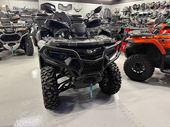 CFMOTO CFORCE 850 BLACK EDITION - 5års garanti. - 71HK - SERVO - VINSJ - LEDLYS - BAKBOKS - 26" DEKK - KAMPANJE PÅ UTVALGTE MODELLER UTSTILT I BUTIKK FÅ MED GRATIS TILHENGER 4 of 11