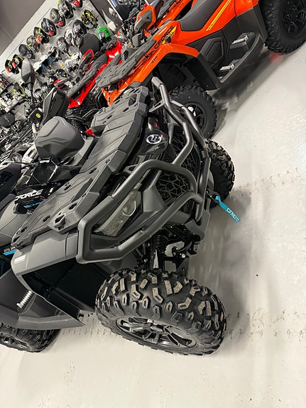 CFMOTO CFORCE 850 BLACK EDITION - 5års garanti. - 71HK - SERVO - VINSJ - LEDLYS - BAKBOKS - 26" DEKK - KAMPANJE PÅ UTVALGTE MODELLER UTSTILT I BUTIKK FÅ MED GRATIS TILHENGER 3 of 11