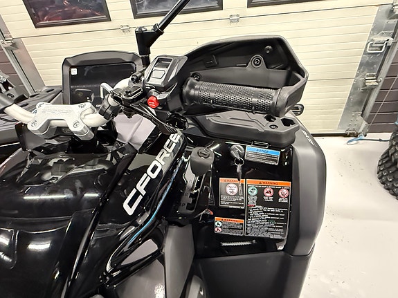 CFMOTO CFORCE 850 BLACK EDITION - 5års garanti. - 71HK - SERVO - VINSJ - LEDLYS - BAKBOKS - 26" DEKK - KAMPANJE PÅ UTVALGTE MODELLER UTSTILT I BUTIKK FÅ MED GRATIS TILHENGER 8 of 11
