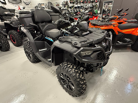 CFMOTO CFORCE 850 BLACK EDITION - 5års garanti. - 71HK - SERVO - VINSJ - LEDLYS - BAKBOKS - 26" DEKK - KAMPANJE PÅ UTVALGTE MODELLER UTSTILT I BUTIKK FÅ MED GRATIS TILHENGER 5 of 11