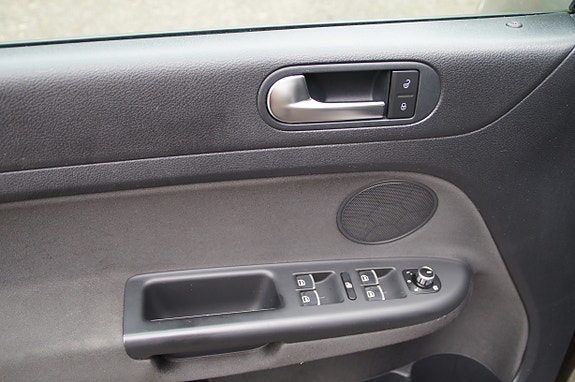 Volkswagen Golf Plus 10 of 30