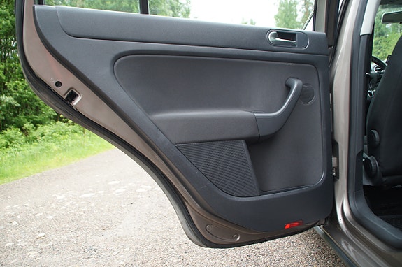 Volkswagen Golf Plus 16 of 30