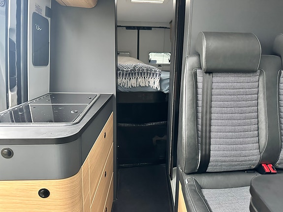 Adria Twin Max 680 SGX 3 of 5