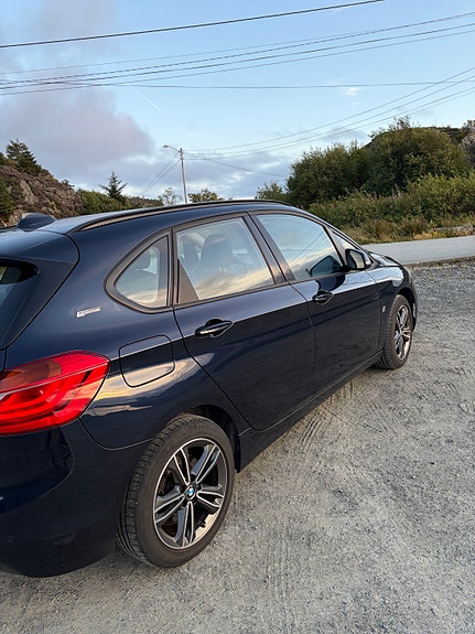 BMW 225xe 4 of 10