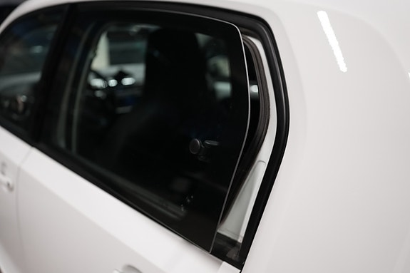 Volkswagen UP! 11 of 27