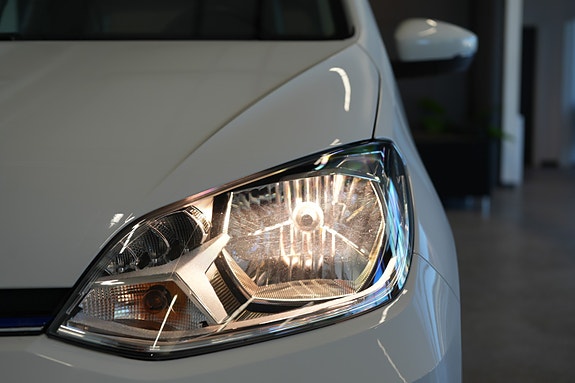 Volkswagen UP! 9 of 27