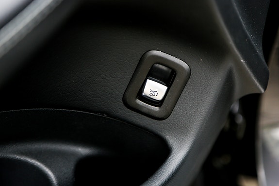 Mercedes-Benz EQC400 29 of 30