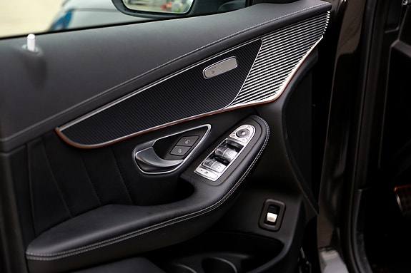 Mercedes-Benz EQC400 27 of 30