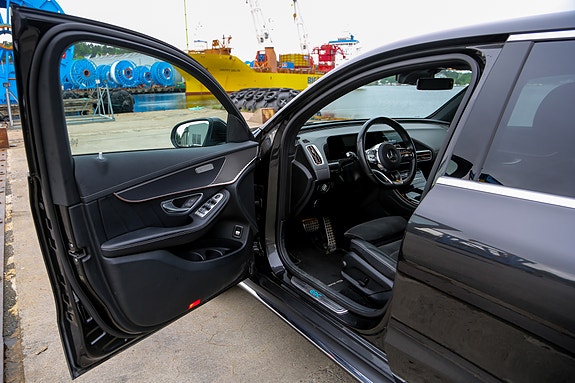 Mercedes-Benz EQC400 25 of 30