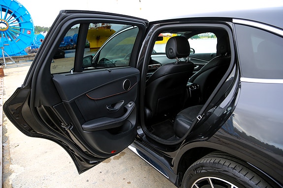 Mercedes-Benz EQC400 17 of 30