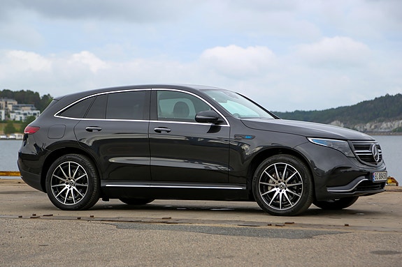 Mercedes-Benz EQC400 2 of 30