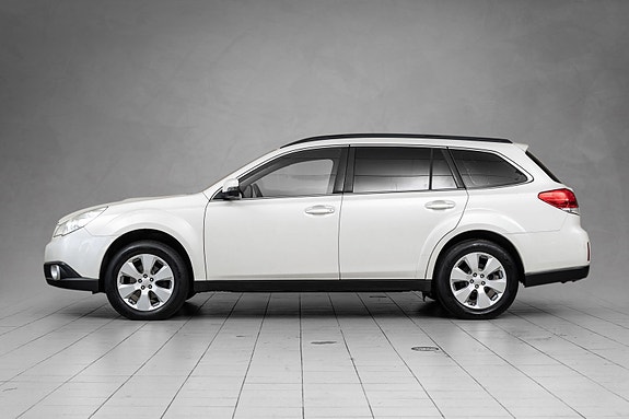 Subaru Outback 2 of 5