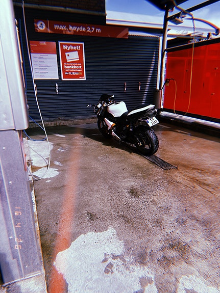 Kawasaki Ninja ZX-6R 2 of 9