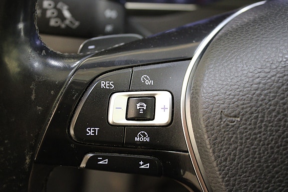Volkswagen Passat 30 of 30