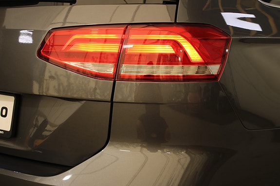 Volkswagen Passat 14 of 30