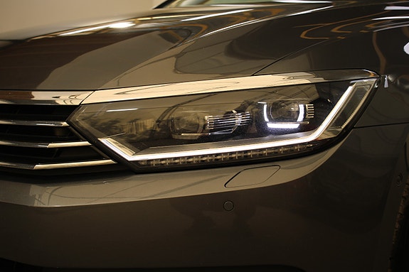 Volkswagen Passat 18 of 30