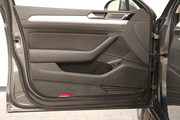 Volkswagen Passat 21 of 30