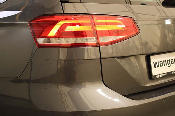 Volkswagen Passat 16 of 30