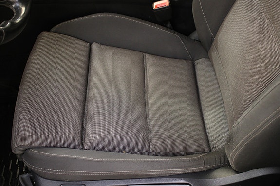 Volkswagen Passat 26 of 30