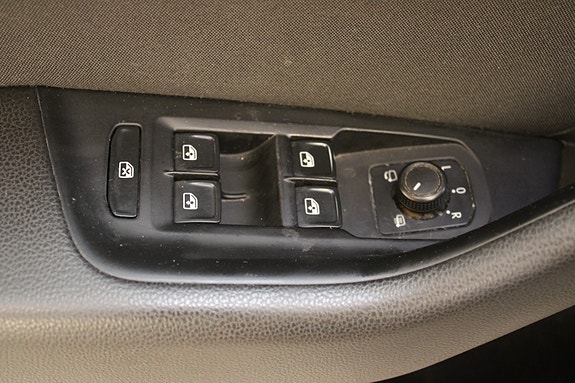Volkswagen Passat 23 of 30