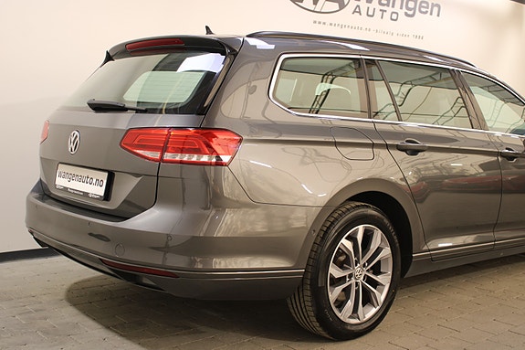 Volkswagen Passat 7 of 30