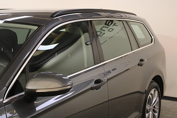 Volkswagen Passat 17 of 30