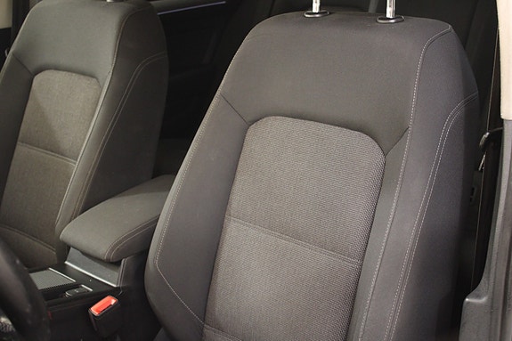 Volkswagen Passat 27 of 30