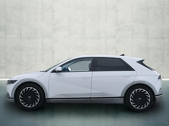 Hyundai Ioniq 5 2 of 5