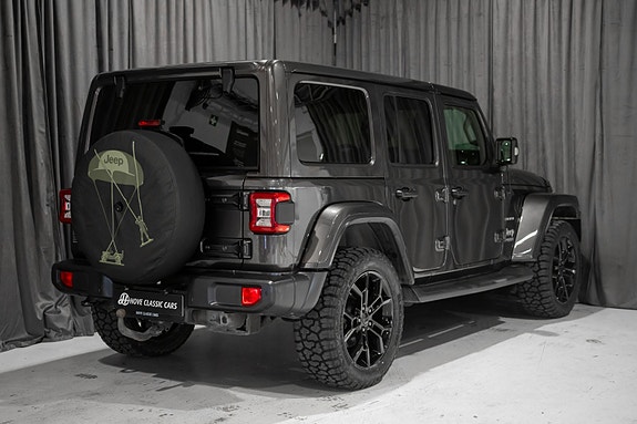 Jeep Wrangler 2 of 5