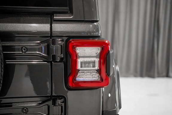 Jeep Wrangler 16 of 30
