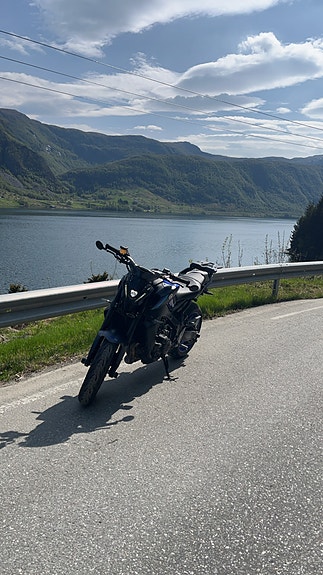 Yamaha MT-09 7 of 8