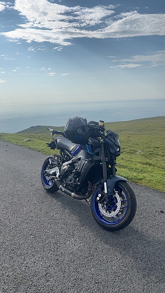 Yamaha MT-09 4 of 8