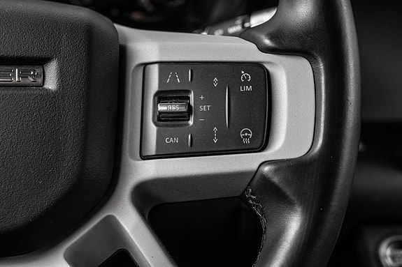 Land Rover Defender 110 20 of 30