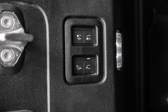 Land Rover Defender 110 29 of 30